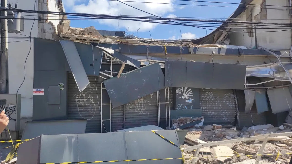 Imagem ilustrativa da imagem Mais um prédio desaba no Recife. Dessa vez um edifício comercial