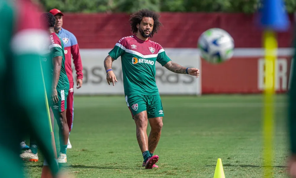 Imagem ilustrativa da imagem Marcelo treina e deve reforçar Fluminense no clássico com o Flamengo