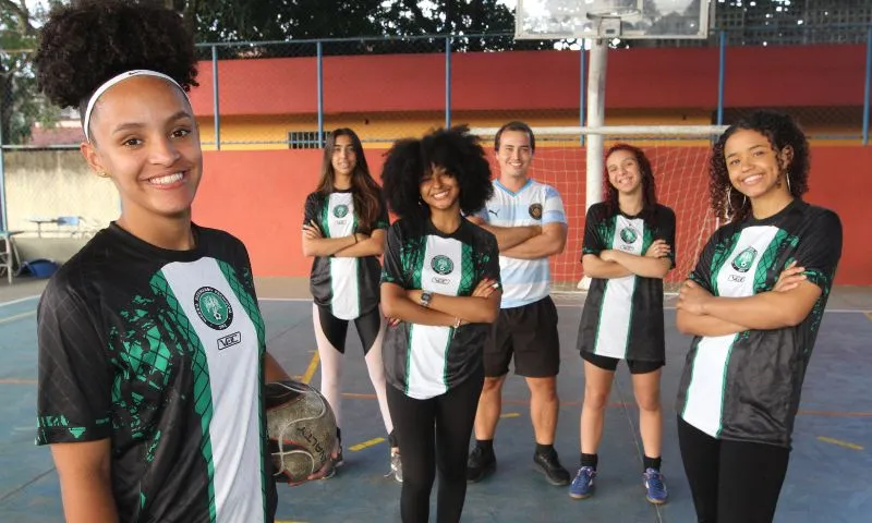 Imagem ilustrativa da imagem Meninas sonham com carreira no futebol