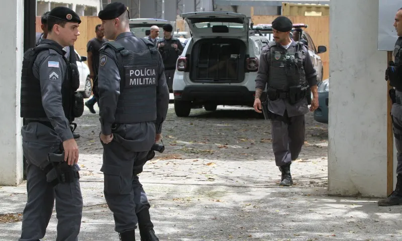 Imagem ilustrativa da imagem Militares fora da disputa?