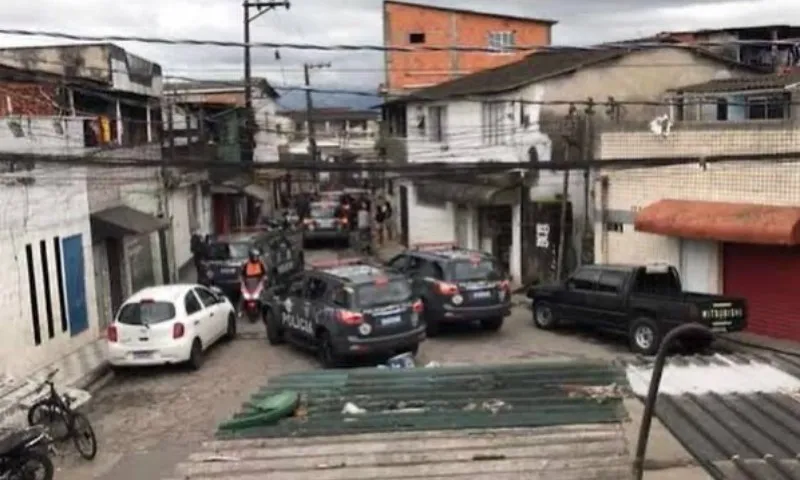 Imagem ilustrativa da imagem Moradores de Guarujá relatam medo da polícia e ficam presos em casa