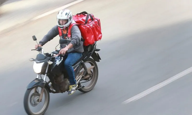 Imagem ilustrativa da imagem Motoristas por aplicativo cobram renda mínima e ameaçam greve