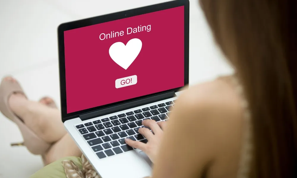 Imagem ilustrativa da imagem Mulher indenizará atual do ex por criar perfil falso em site de namoro