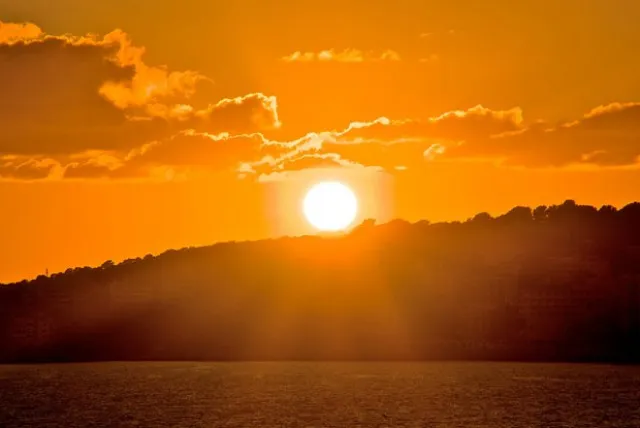 Imagem ilustrativa da imagem Mundo bate recorde de calor pelo segundo dia consecutivo nesta terça-feira