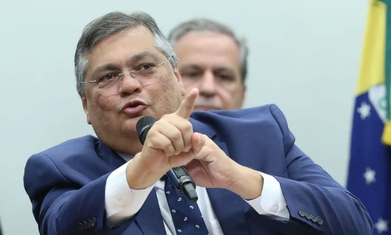 Imagem ilustrativa da imagem Oposição acusa Dino de obstruir investigações