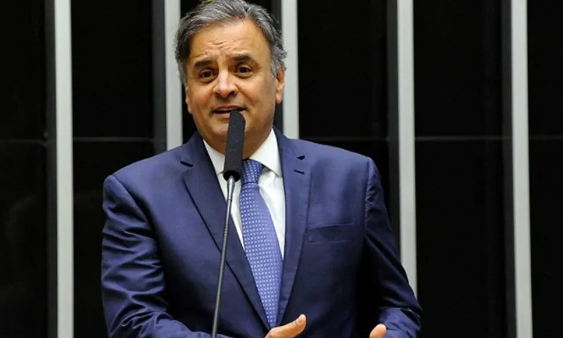 Imagem ilustrativa da imagem PSDB faz resgate de tucano e de Aécio, que surge com promessa