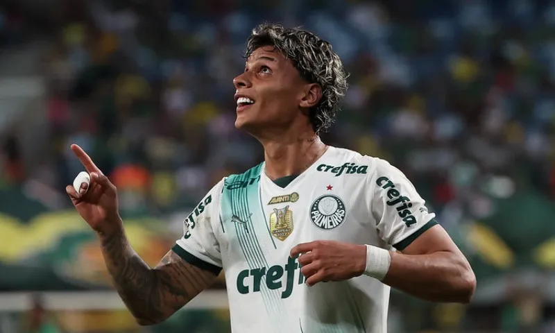 Imagem ilustrativa da imagem Palmeiras vence Cuiabá com golaço de Ríos e diminui vantagem do Botafogo