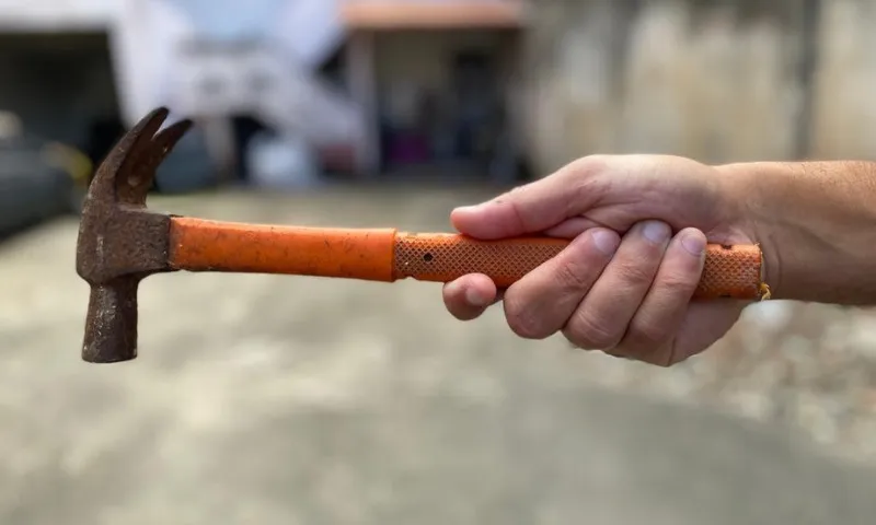 Imagem ilustrativa da imagem Pescador é preso por agredir mulher com martelo em Vitória