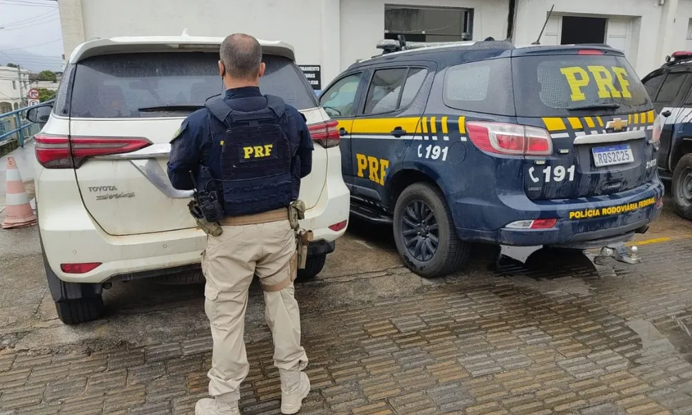 Imagem ilustrativa da imagem Polícia recupera carro roubado em MG que seria entregue na Serra