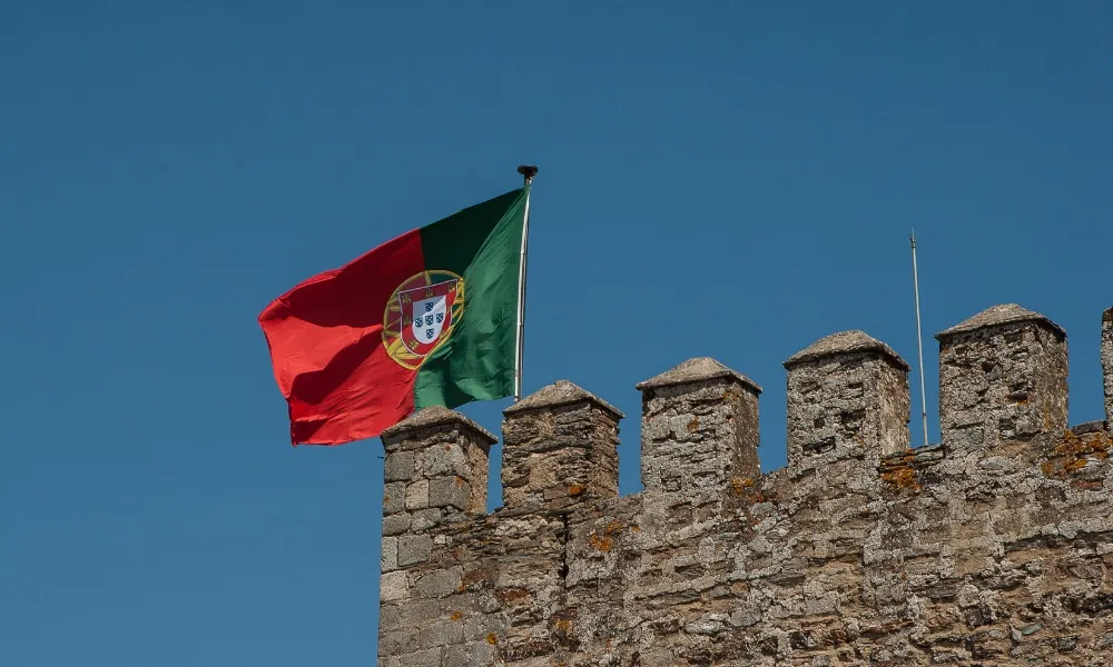 Imagem ilustrativa da imagem Portugal proíbe advogados brasileiros de trabalhar no país