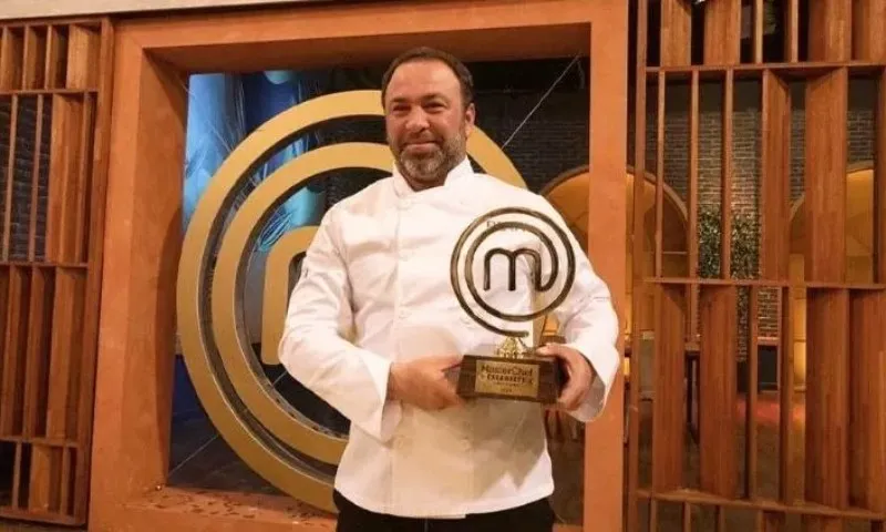 Imagem ilustrativa da imagem Quem é campeão pelo Flamengo que ganhou Masterchef sem saber cozinhar