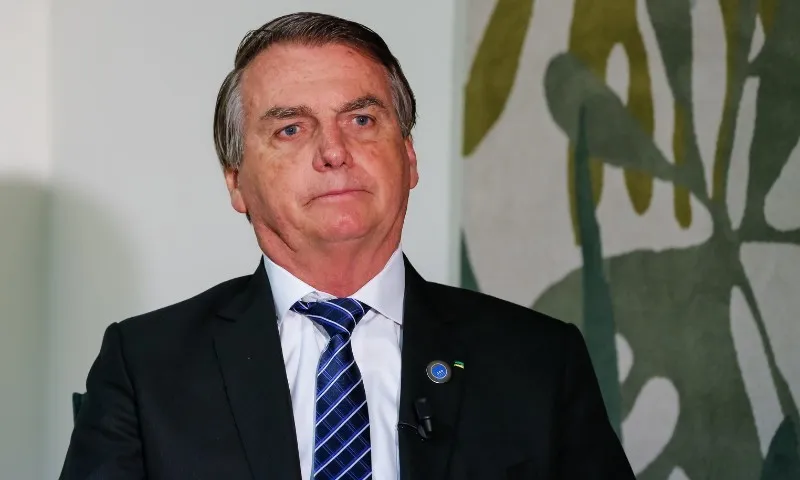 Imagem ilustrativa da imagem Redes sociais devem enviar postagens de Bolsonaro à PGR, decide Moraes