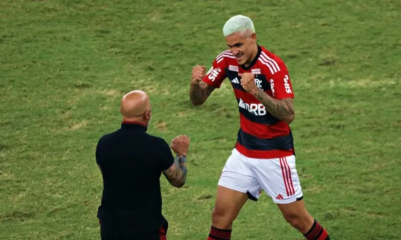 Imagem ilustrativa da imagem Sampaoli e Pedro têm 1ª conversa após agressão de preparador