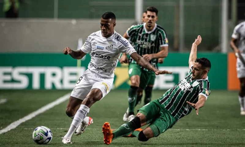 Imagem ilustrativa da imagem Santos perde do lanterna América-MG e se mantém na zona de rebaixamento