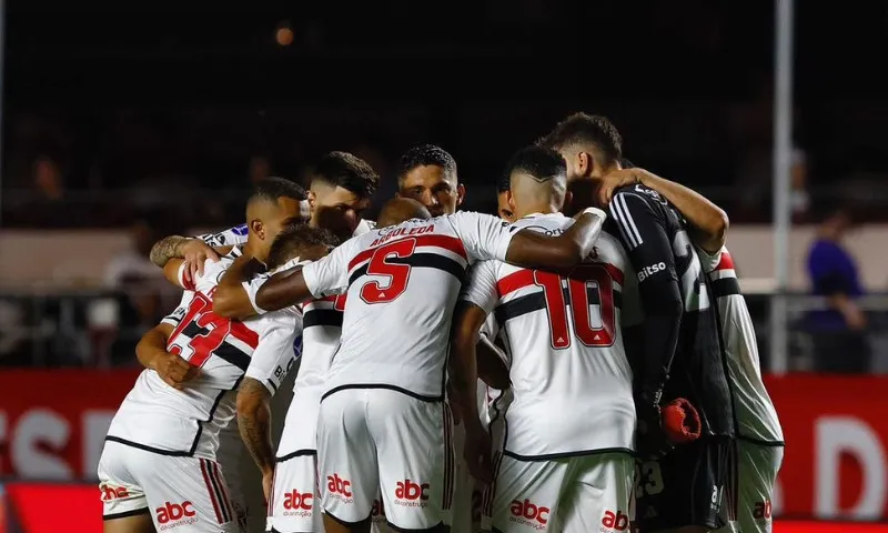 Imagem ilustrativa da imagem São Paulo perde para LDU nos pênaltis em jogo quente e cai na Sul-Americana