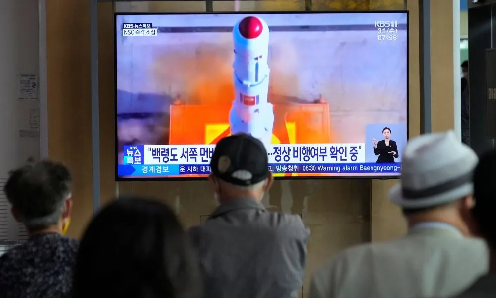 Imagem ilustrativa da imagem Satélite espião da Coreia do Norte cai no mar após falha em lançamento