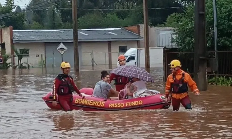 Imagem ilustrativa da imagem Sobe para 40 o número de mortos pela chuva no Sul do Brasil