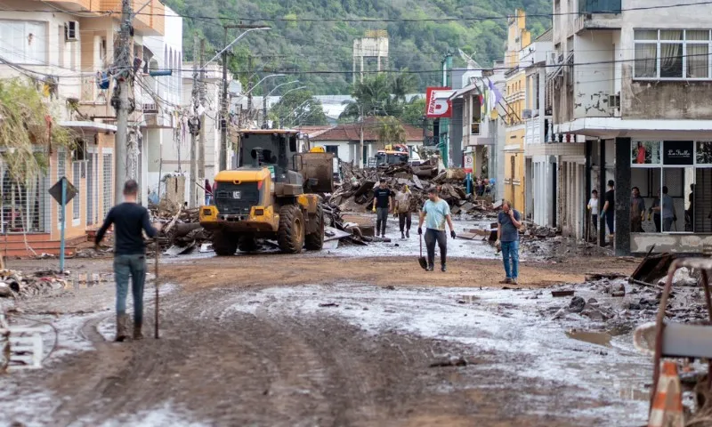 Imagem ilustrativa da imagem Sobe para 46 número de desaparecidos após chuvas no Sul do país