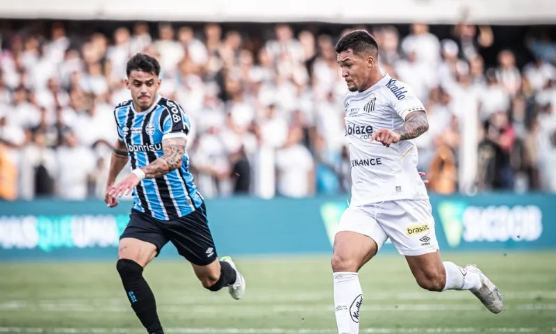 Imagem ilustrativa da imagem Soteldo entra, dá duas assistências e Santos vira contra Grêmio