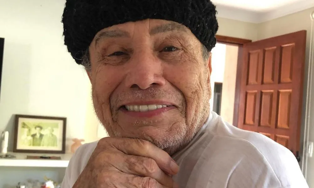 Imagem ilustrativa da imagem Stenio Garcia surge irreconhecível após harmonização facial aos 91 anos