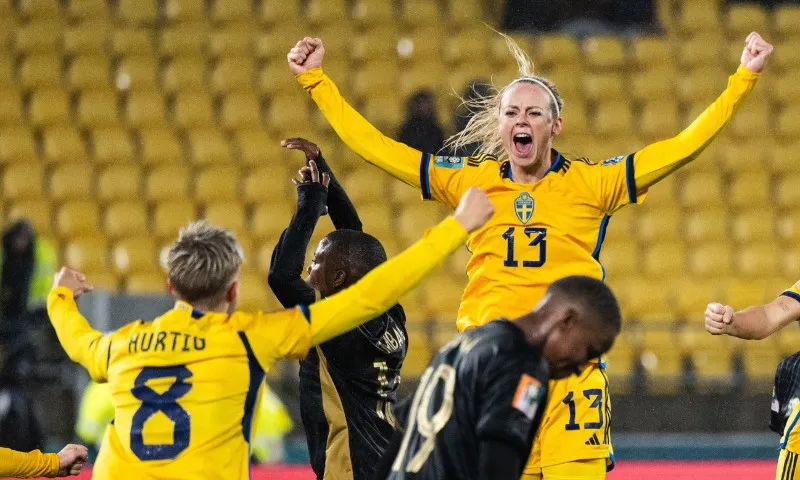 Imagem ilustrativa da imagem Suécia sofre, mas vence África do Sul de virada com gol no final