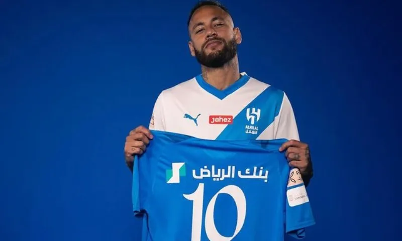 Imagem ilustrativa da imagem Torcedores fazem fila em loja do Al-Hilal para comprar camisa de Neymar