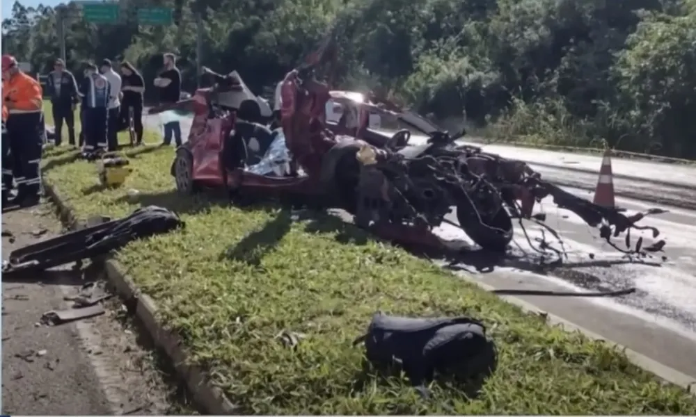 Imagem ilustrativa da imagem Trio de músicos morre a caminho de show após acidente de carro no RS