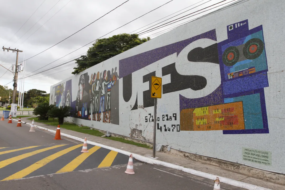 Imagem ilustrativa da imagem Ufes suspende aulas de 13 cursos por falta de água nesta segunda