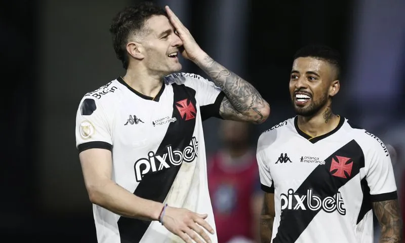 Imagem ilustrativa da imagem Vasco bate Grêmio com gol de estreante e volta a vencer após quatro jogos