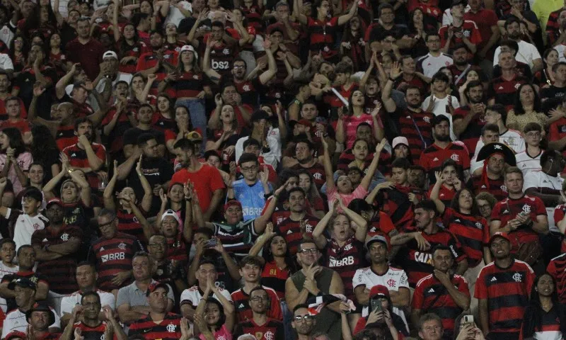Imagem ilustrativa da imagem Veja imagens da festa da torcida do Flamengo no Kleber Andrade
