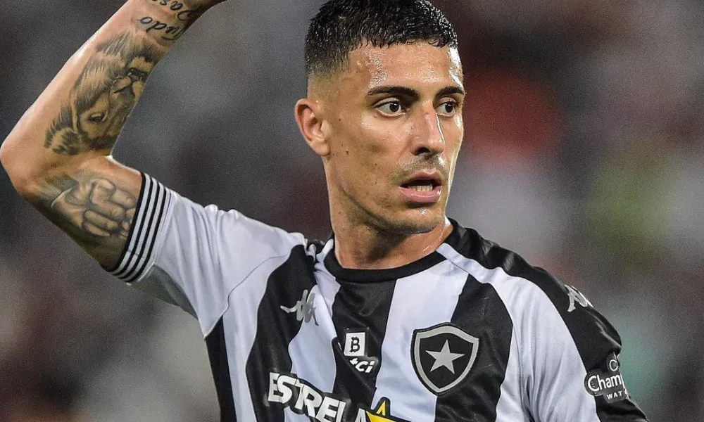 Imagem ilustrativa da imagem Zagueiro do Botafogo diz que igreja está mais cheia que estádio do clube