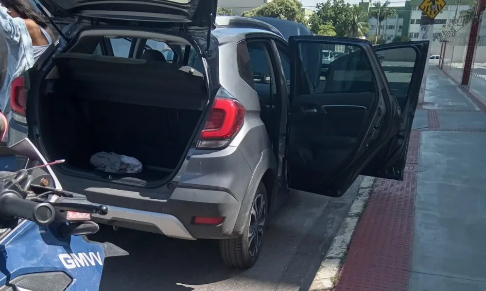 Imagem ilustrativa da imagem Homem em liberdade condicional é preso com carro roubado em Vila Velha