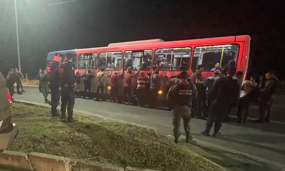 Imagem ilustrativa da imagem Drogas são apreendidas com detentos do regime semiaberto dentro de ônibus no ES