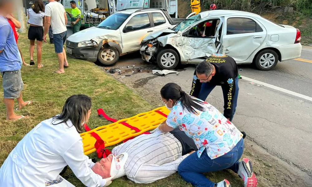 Imagem ilustrativa da imagem Prefeito de cidade do ES fica ferido após acidente na BR-101