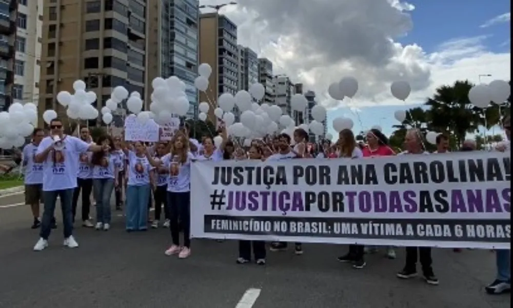 Imagem ilustrativa da imagem Protesto em Camburi cobra justiça pela morte de estudante no Centro de Vitória