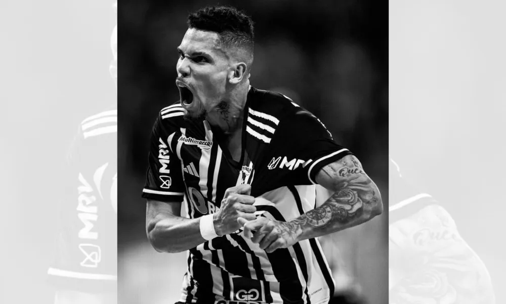Imagem ilustrativa da imagem Paulinho brilha, Atlético-MG vira sobre Athletico e respira na Libertadores