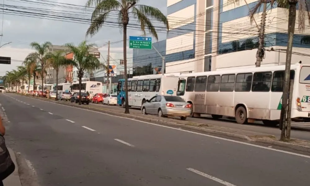 Imagem ilustrativa da imagem Rodoviários fazem protesto e bloqueiam trânsito na Grande Vitória