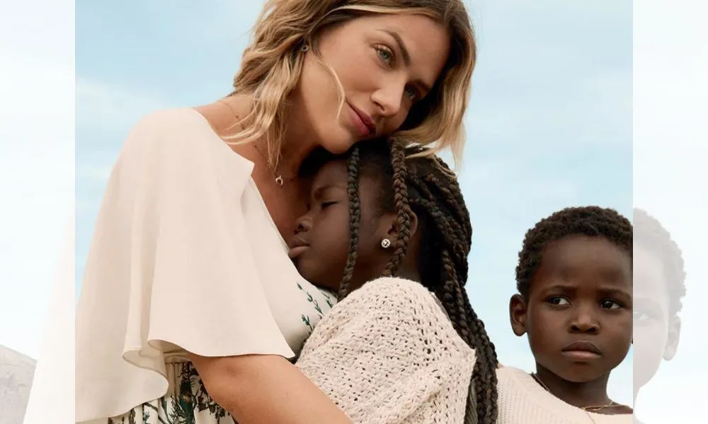 Imagem ilustrativa da imagem Giovanna Ewbank e Titi se emocionam ao assistir "A Pequena Sereia"