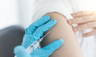 Imagem ilustrativa da imagem Agência americana aprova vacinas contra Covid atualizadas com novas variantes