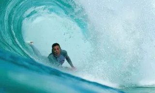 Imagem ilustrativa da imagem Tetracampeã mundial de bodyboarding luta contra o câncer