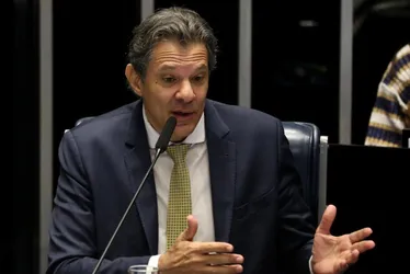 Imagem ilustrativa da imagem Acesso ao cartão de crédito fica mais fácil e causa alerta