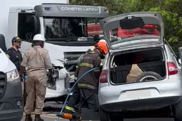 Imagem ilustrativa da imagem Acidente entre carro e caminhão deixa uma pessoa morta na BR-262
