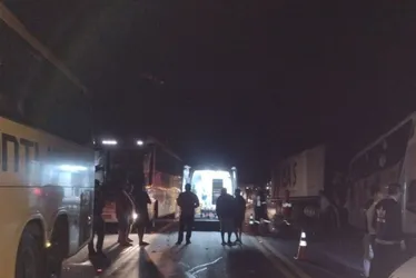 Imagem ilustrativa da imagem Acidente entre ônibus e carreta no ES foi por ultrapassagem, diz PRF