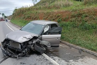 Imagem ilustrativa da imagem Acidente envolvendo cinco carros causa interdição total na BR-101