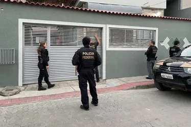 Imagem ilustrativa da imagem Acusada de chefiar esquema de fraude de vistos para os EUA é presa no ES