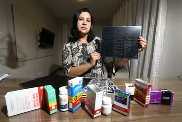 Imagem ilustrativa da imagem “Adquiri várias sequelas pelo uso indiscriminado de remédios”, diz vendedora