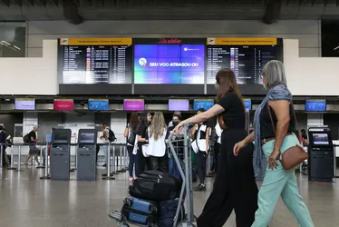 Imagem ilustrativa da imagem Aeroportos de SP têm 9 voos arremetidos por ventania causada por ciclone