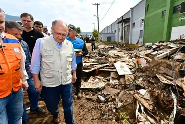 Imagem ilustrativa da imagem Alckmin anuncia R$ 741 milhões para cidades do RS afetadas por ciclone