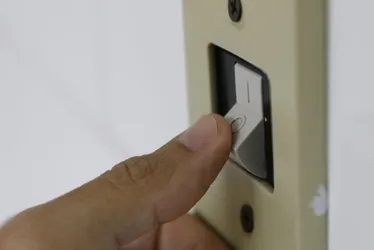 Imagem ilustrativa da imagem Aneel propõe redução de até 37% no valor da taxa extra da conta de luz
