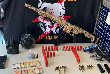 Imagem ilustrativa da imagem Armas e munições são apreendidas e dois suspeitos presos em Vila Velha